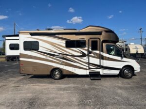 Read more about the article 2018 Tiffin Motorhomes Wayfarer 24 QW – Luxury and Comfort on the Road