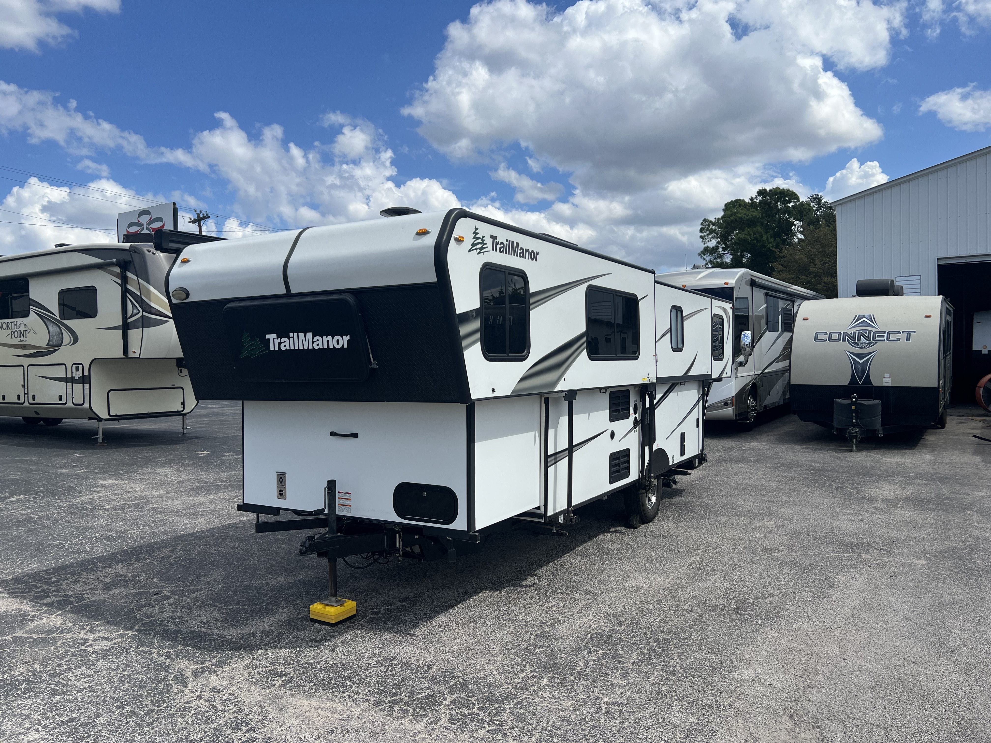 2021 TrailManor 2720 Series Travel Trailer